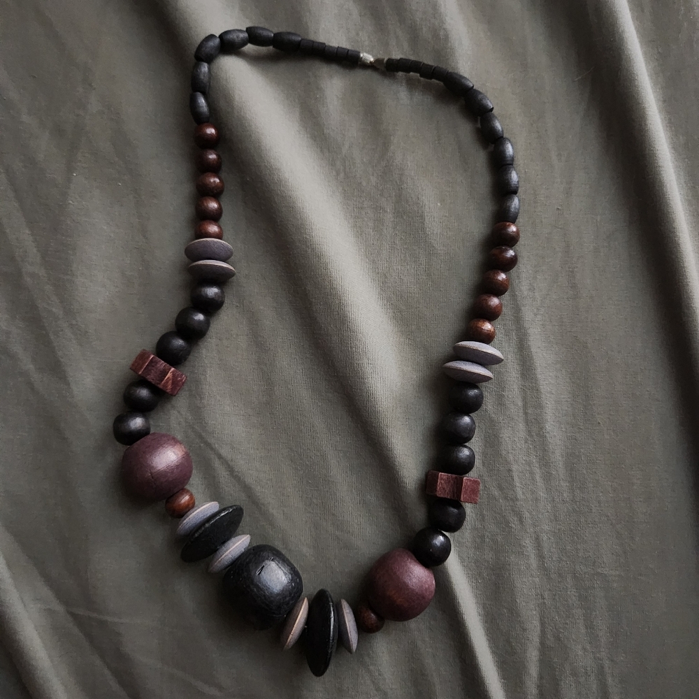 Nice Quality Wood Necklace with red tones